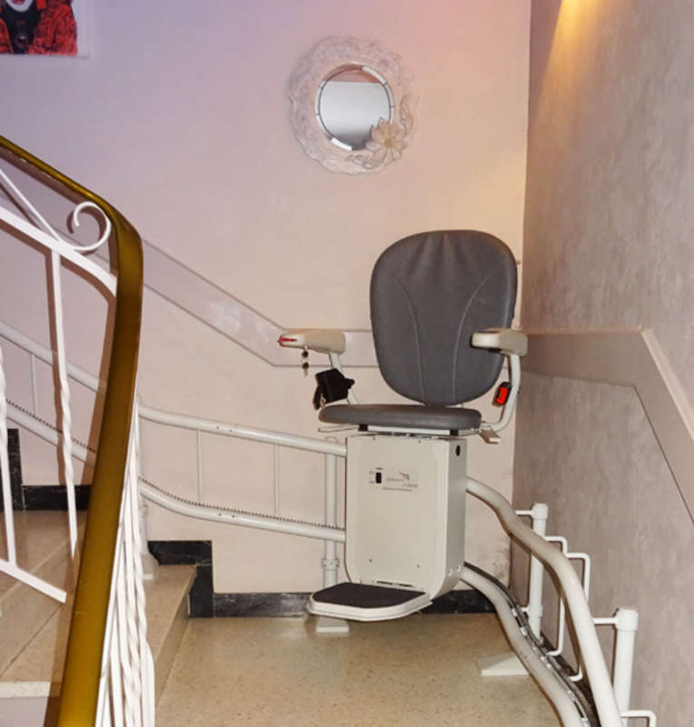 Photo de la référence Chaise monte escalier Curve à SAINT-MAURICE-L'EXIL (38550)