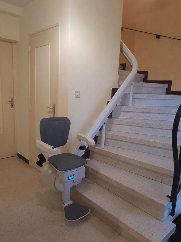 Photo de la référence Chaise monte-escalier monorail ULTIMATE à GUILHERAND-GRANGES (07500)