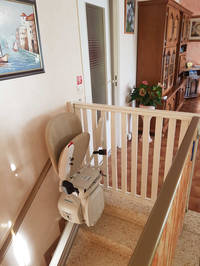 Vignette de la référence Chaise monte-escalier droite IBIZA avec rail relevable