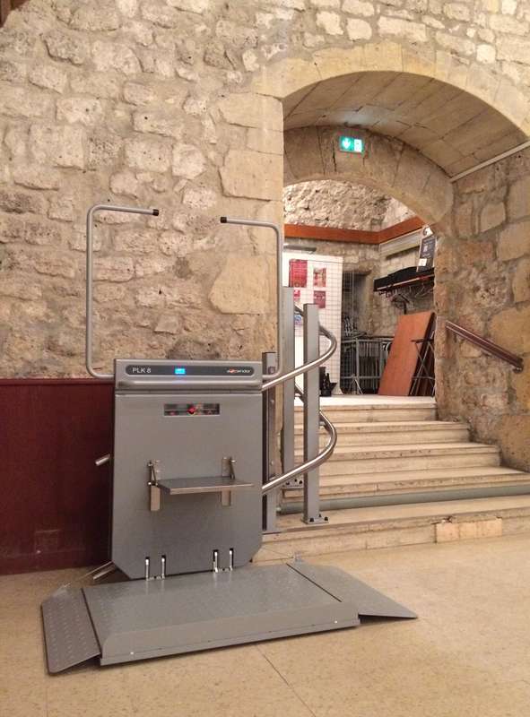 Photo de la référence Plateforme monte-escalier tournante PLK8 à LA GARDE-ADHEMAR (26700)