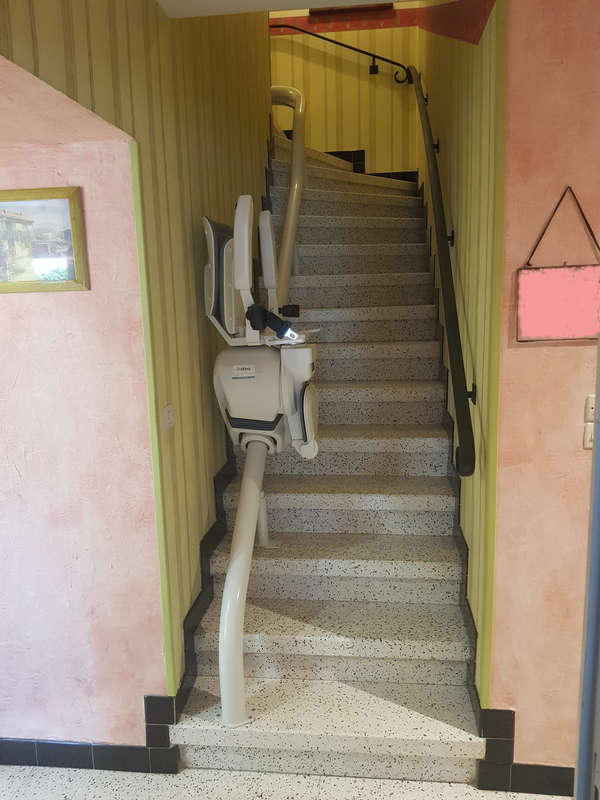 Photo de la référence Ultimate : le monte escalier monorail design à BESAYES (26300)