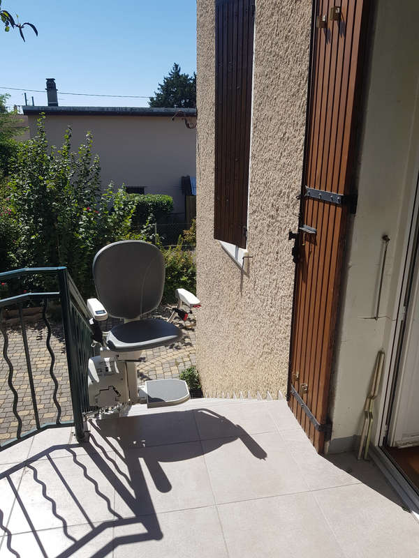 Visuel : Siège pour escalier droit en extérieur BOURG-LES-VALENCE (26500)