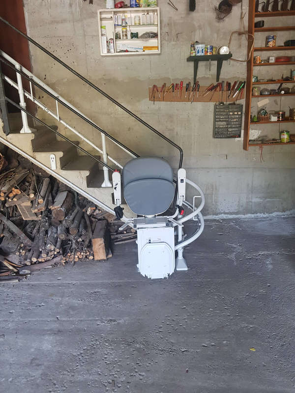 Photo de la référence Fauteuil monte-escalier sur-mesure Curve à LES OLLIERES-SUR-EYRIEUX (07360)