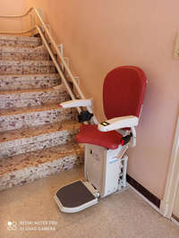 Vignette de la référence Chaise monte-escalier sur-mesure au Cheylard