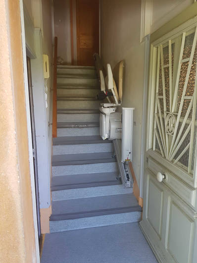 Photo de la référence 2 montes-escaliers : Homeglide en extérieur et Ibiza en intérieur à LAMASTRE (07270)