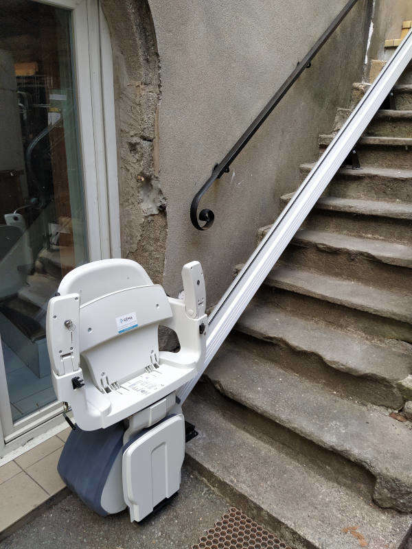 Photo de la référence Chaise monte personne en extérieur à JAUJAC (07380)