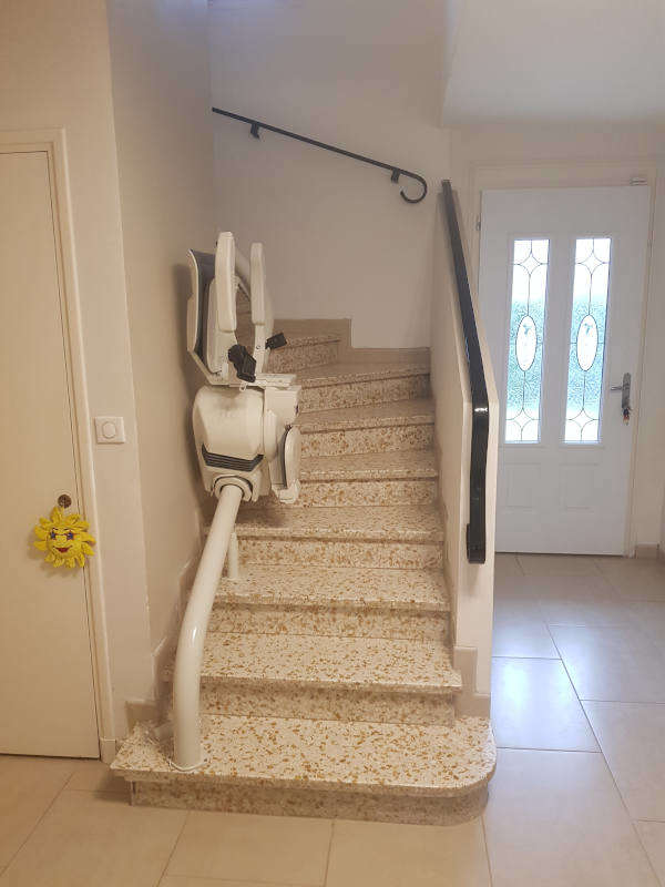Photo de la référence Chaise monte escalier tournant : Ultimate à BOURG-LES-VALENCE (26500)