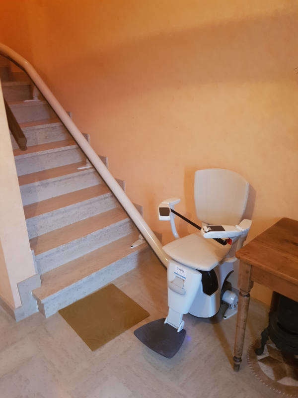 Photo de la référence Chaise monte escalier monorail de la marque Access à ROMANS-SUR-ISERE (26100)