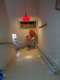 Vignette de la référence Accessibilité Ardèche: chaise monte escalier tournant