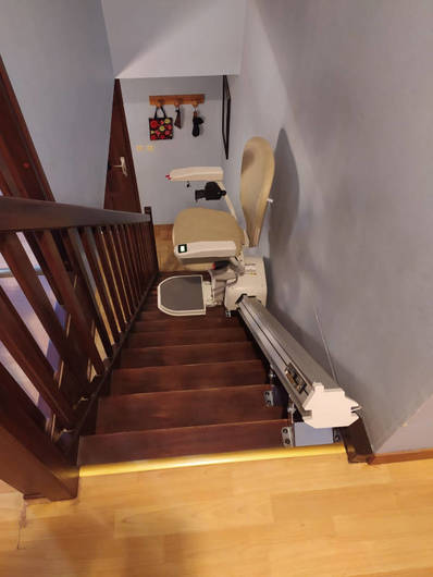 Photo de la référence Monte-escalier droit  chez un particulier à GUILHERAND-GRANGES (07500)
