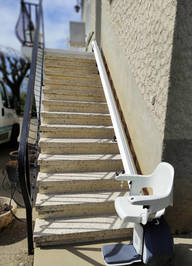 Vignette de la référence Chaise escalier en installation extérieure