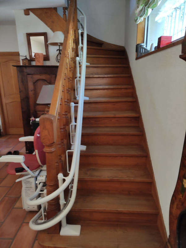 Photo de la référence Chaise monte escalier tournant: BORA BORA à LIVRON-SUR-DROME (26250)