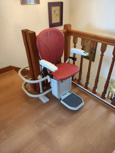Photo de la référence Chaise monte escalier tournant: BORA BORA à LIVRON-SUR-DROME (26250)