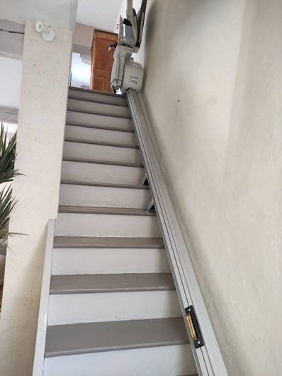 Photo de la référence Montes-escaliers en intérieur : droit et tournant à BOURG-LES-VALENCE (26500)