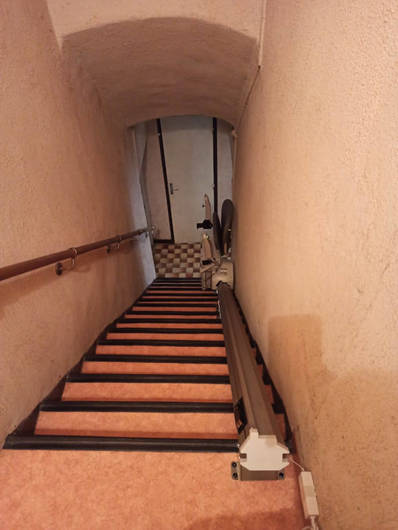 Photo de la référence Monte personne, escalier en intérieur rectiligne à LA LAUPIE (26740)