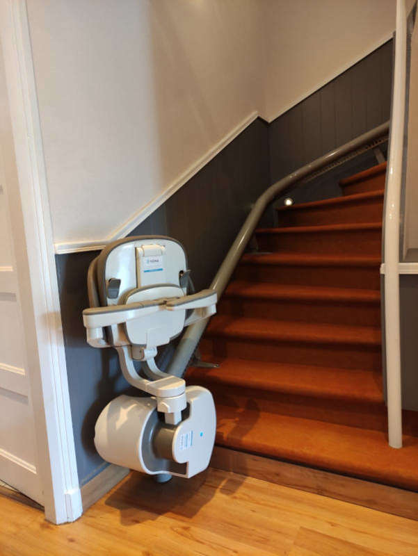 Photo de la référence Fidji : L'accessibilité d'un escalier sur mesure à LORIOL-SUR-DROME (26270)