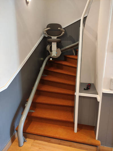 Photo de la référence Fidji : L'accessibilité d'un escalier sur mesure à LORIOL-SUR-DROME (26270)