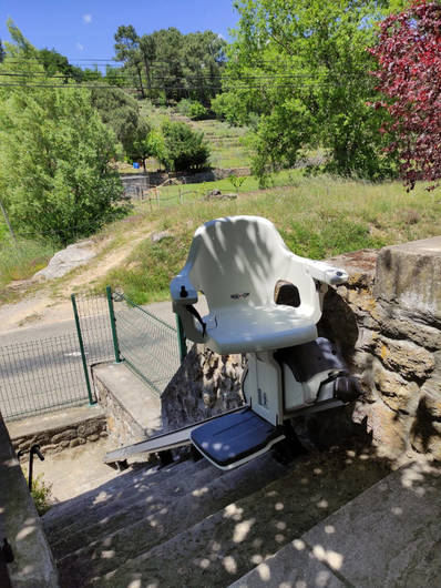 Photo de la référence Un siège élévateur pour l'extérieur à ROSIERES (07260)