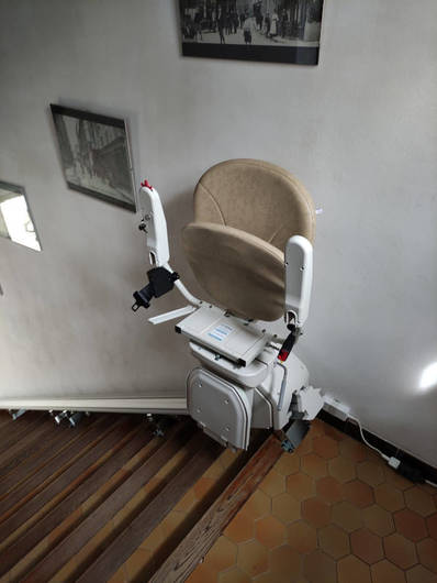 Photo de la référence Chaise monte personne en Drôme à PEYRINS (26380)
