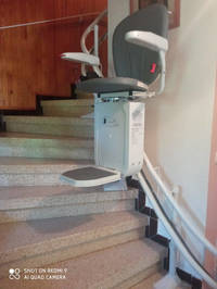 Vignette de la référence Chaise monte escalier et rail sur mesure pour escalier tournant