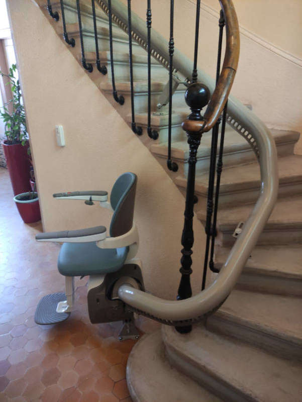 Photo de la référence Le FIDJI d'Access BDD : le monte escalier d'excellence à BOURG-LES-VALENCE (26500)