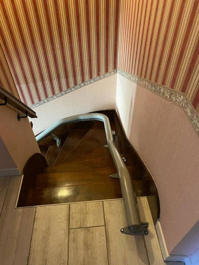 Photo de la référence Monte escaliers sur mesure vers Grenoble à SILLANS (38590)