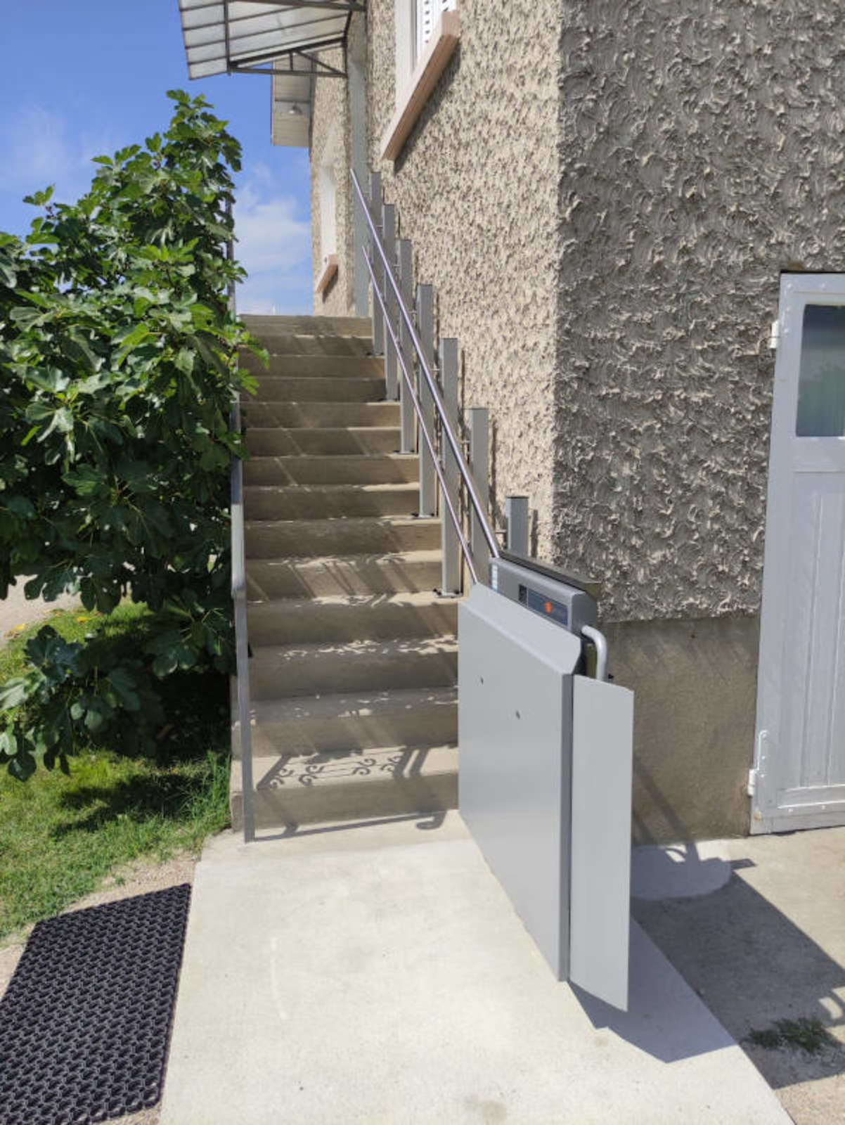 Plateforme monte-escalier PLG7, LENS-LESTANG (26210)