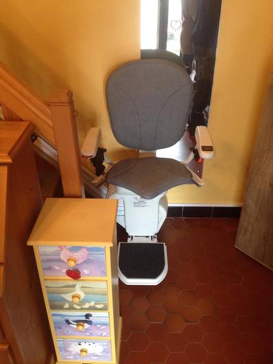 Photo de la référence Chaise monte-escalier Horizon avec assise pivotante à CHABEUIL (26120)