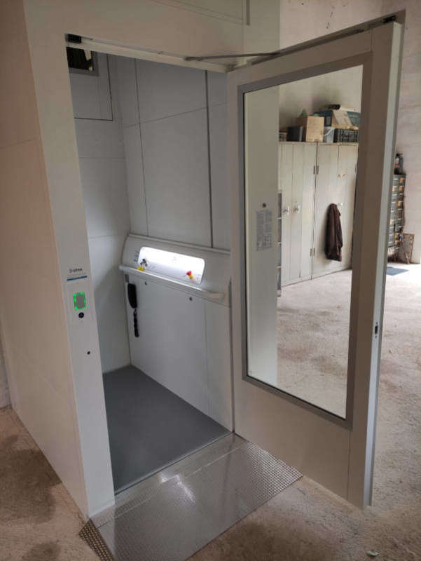 Photo de la référence Élévateur d'intérieur : le Home Lift Access à PUJAUT (30131)