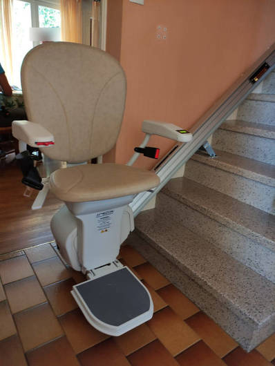 Photo de la référence Chaise pour escalier droit avec rail repliable à VALENCE (26000)