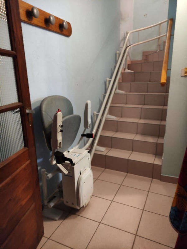 Photo de la référence Accessibilité Ardèche : Monte escalier tournant à SAINT-VICTOR (07410)