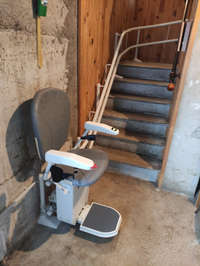 Vignette de la référence Chaise monte escalier et son double rail tournant