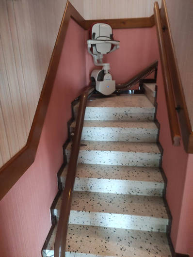 Photo de la référence L'indétrônable monte escalier à TOULAUD (07130)