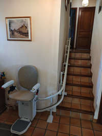 Vignette de la référence Accessibilité Ardèche:  Monte escalier tournant double rail