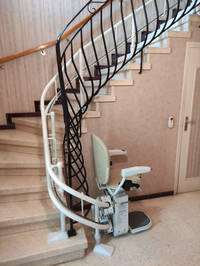 Vignette de la référence Chaise électrique dans vos escaliers tournants