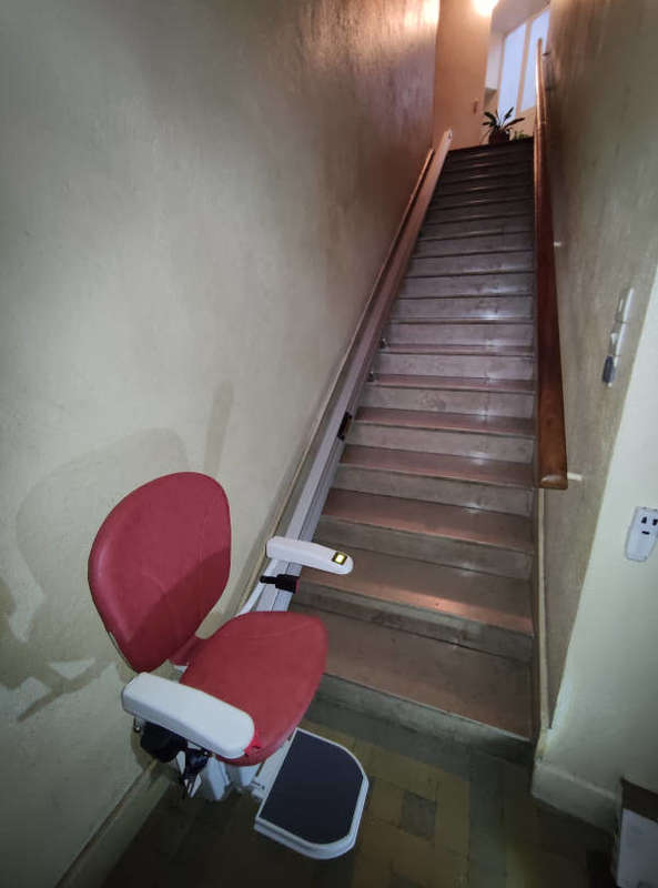 Photo de la référence Chaise montante pour escalier droit à LAMASTRE (07270)