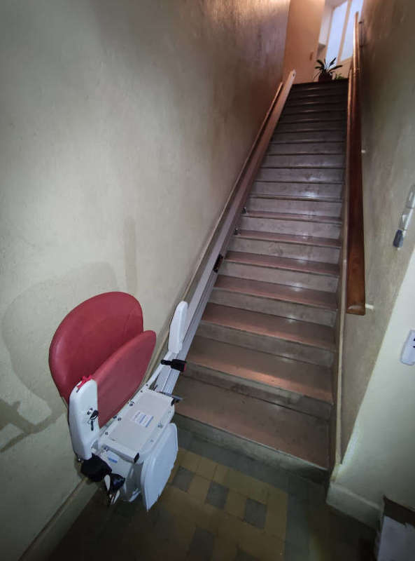 Photo de la référence Chaise montante pour escalier droit à LAMASTRE (07270)