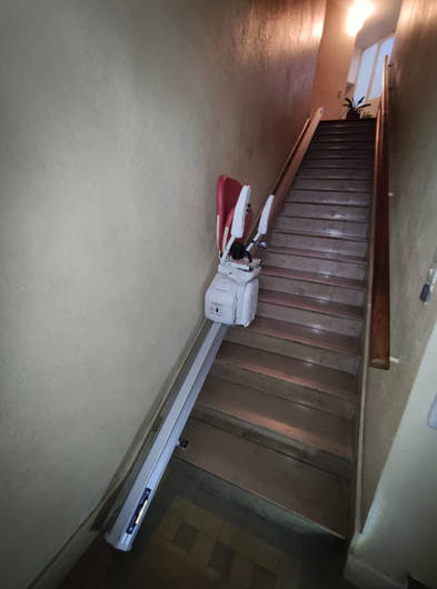 Photo de la référence Chaise montante pour escalier droit à LAMASTRE (07270)