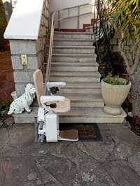 Vignette de la référence Monte-escalier tournant double rail en extérieur