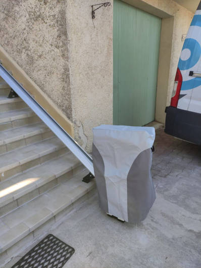 Photo de la référence Chaise d'escalier en extérieur, modèle droit à SAINT-PAUL-TROIS-CHATEAUX (26130)