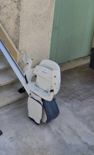 Photo de la référence Chaise d'escalier en extérieur, modèle droit à SAINT-PAUL-TROIS-CHATEAUX (26130)