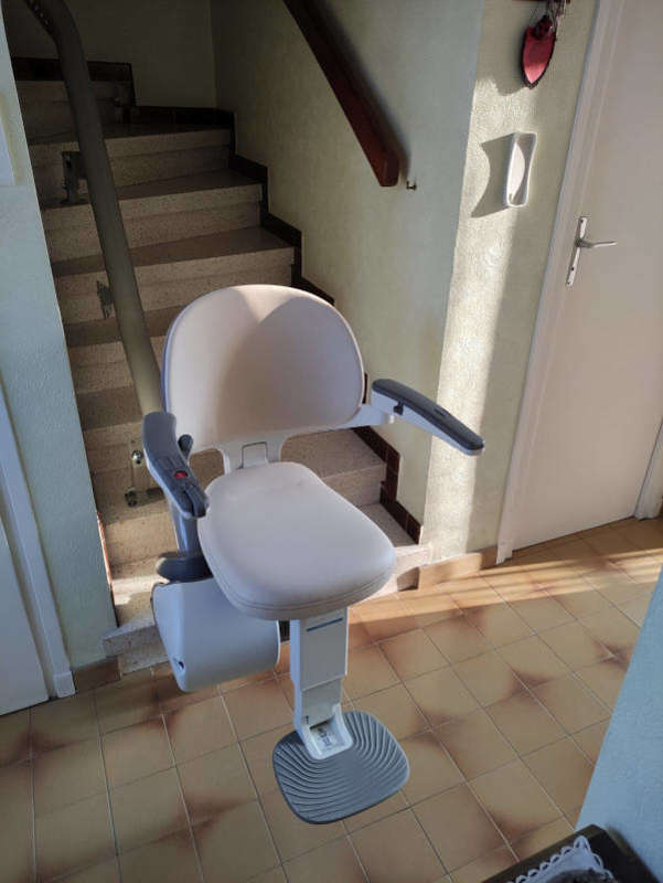 Photo de la référence Chaise monte escalier électrique en Ardèche à SARRAS (07370)