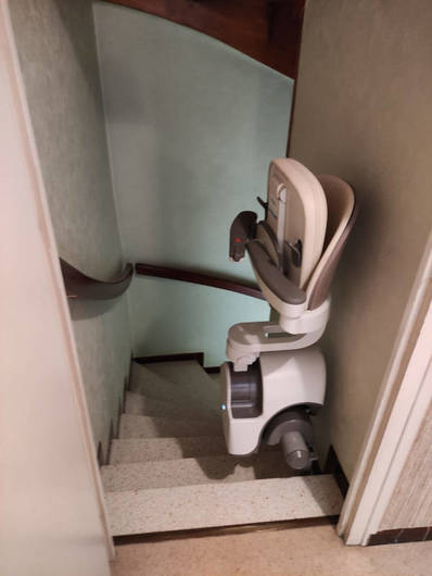 Photo de la référence Chaise monte escalier électrique en Ardèche à SARRAS (07370)