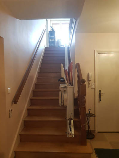 Photo de la référence Siège monte escalier droit motorisé à MUREILS (26240)