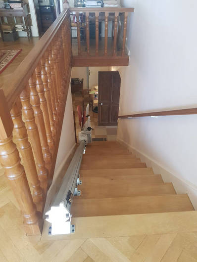 Photo de la référence Siège monte escalier droit motorisé à MUREILS (26240)