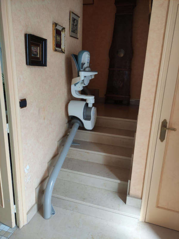 Photo de la référence L'accessibilité des escaliers dans son lieu privé à LA ROCHE-DE-GLUN (26600)