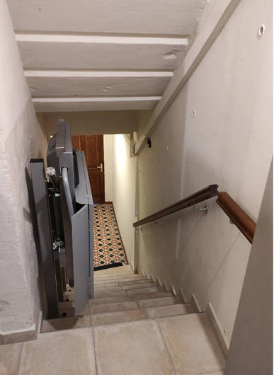 Photo de la référence Plateforme monte escalier droit PMR à BARJAC (30430)