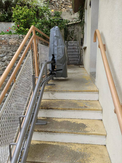 Photo de la référence Monte escalier sur mesure en extérieur à LE CHEYLARD (07160)