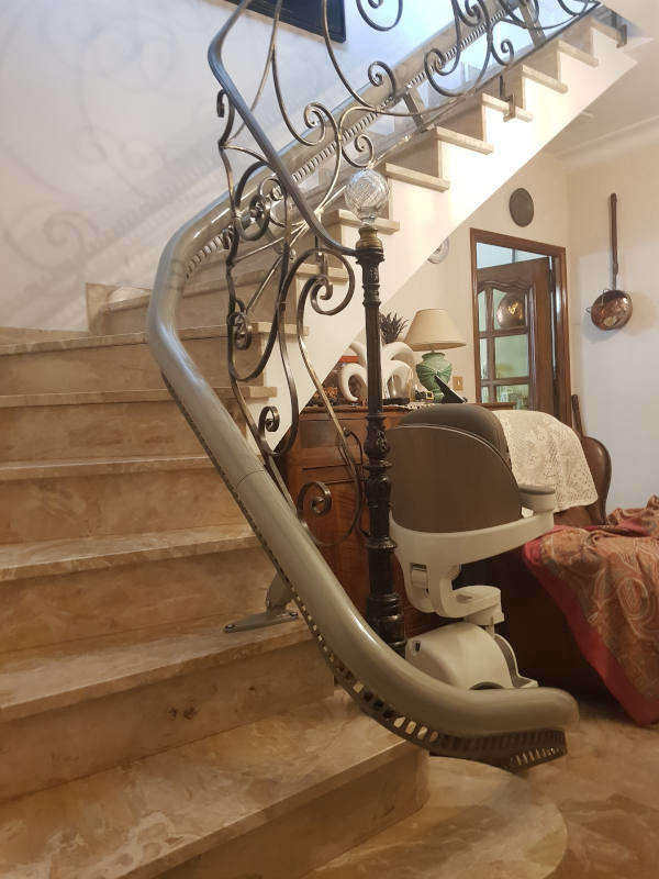Photo de la référence Chaise électrique pour escaliers marbrés à MEYRAS (07380)