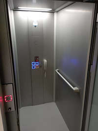 Vignette de la référence Ascenseur privatif avec portes battantes